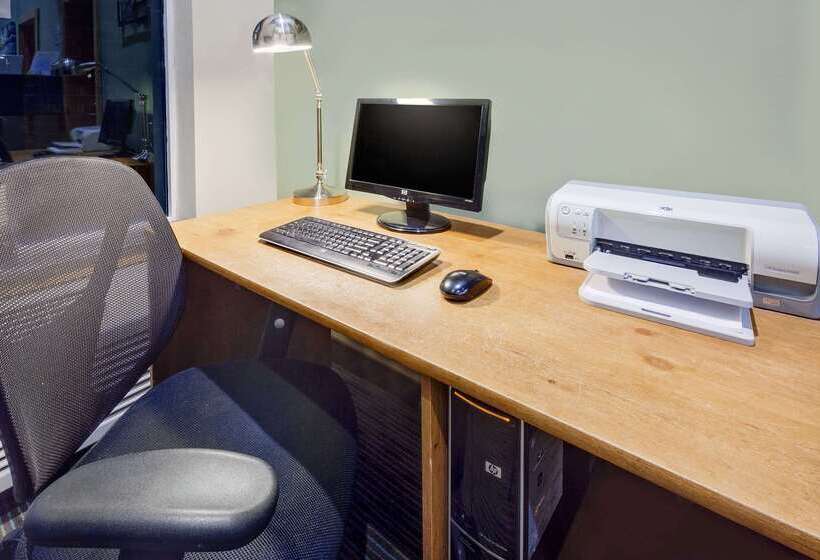 ホテル Days Inn By Wyndham Cadillac