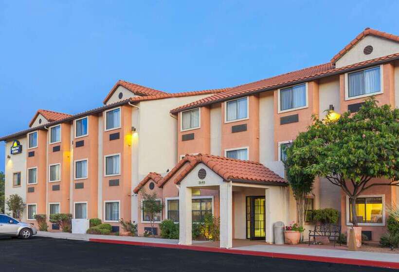 בית מלון כפרי Days Inn By Wyndham Camp Verde Arizona