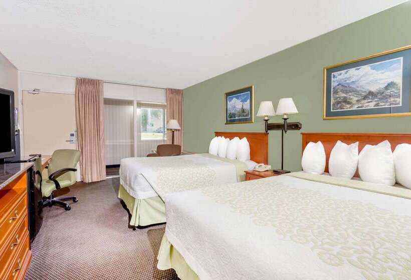 فندق Days Inn By Wyndham Cedar Falls University Plaza