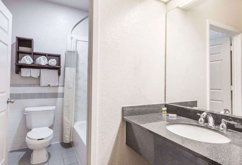 Отель Days Inn By Wyndham Dickinson Tx