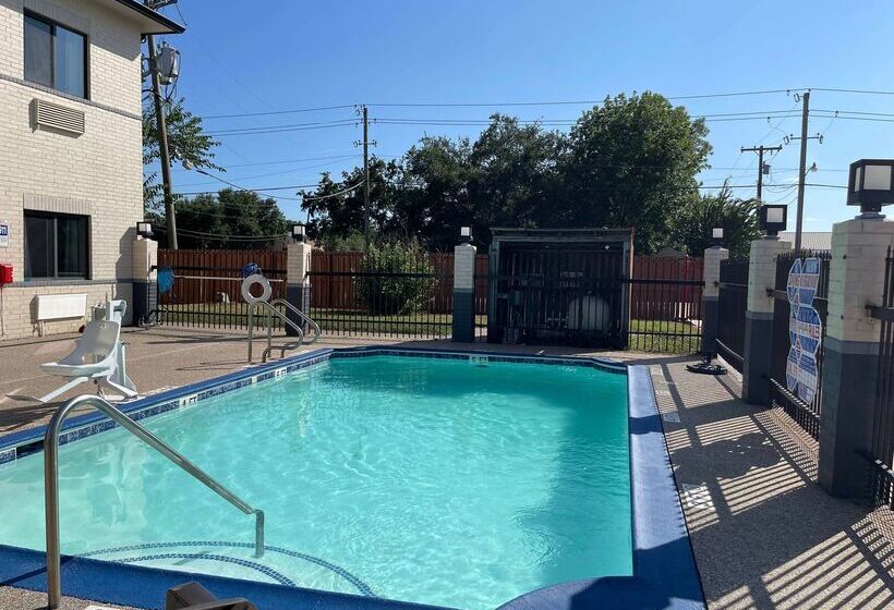 Отель Days Inn By Wyndham Dickinson Tx