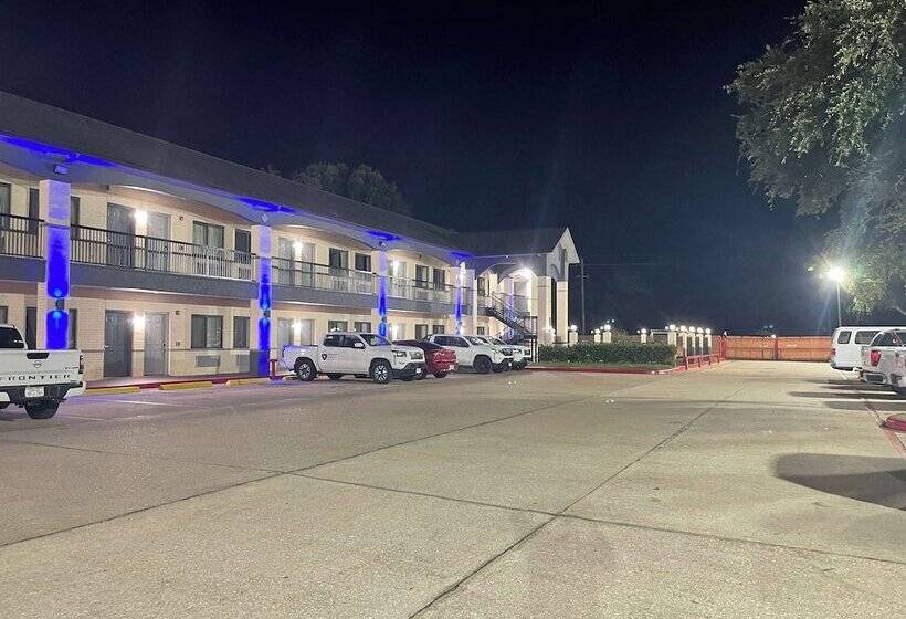 Отель Days Inn By Wyndham Dickinson Tx