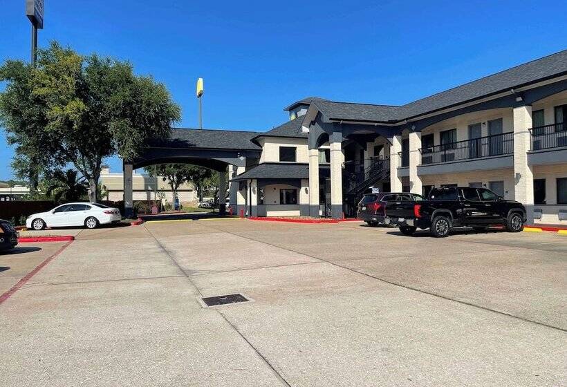 Отель Days Inn By Wyndham Dickinson Tx