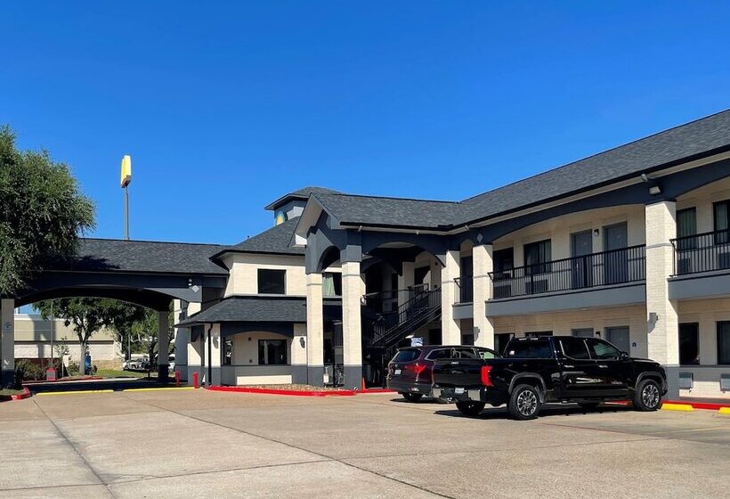 Отель Days Inn By Wyndham Dickinson Tx