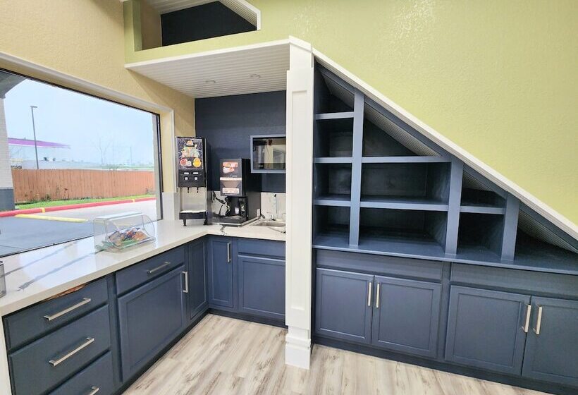 Отель Days Inn By Wyndham Dickinson Tx