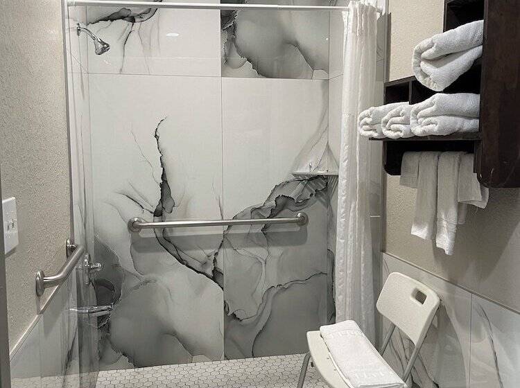 Отель Days Inn By Wyndham Dickinson Tx