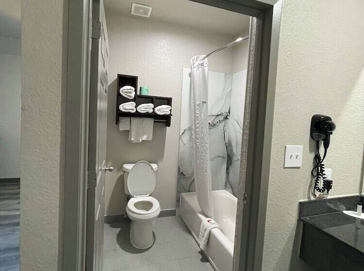 Отель Days Inn By Wyndham Dickinson Tx