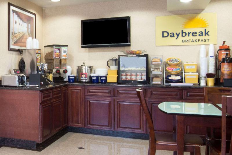 فندق Red Roof Inn Copiague