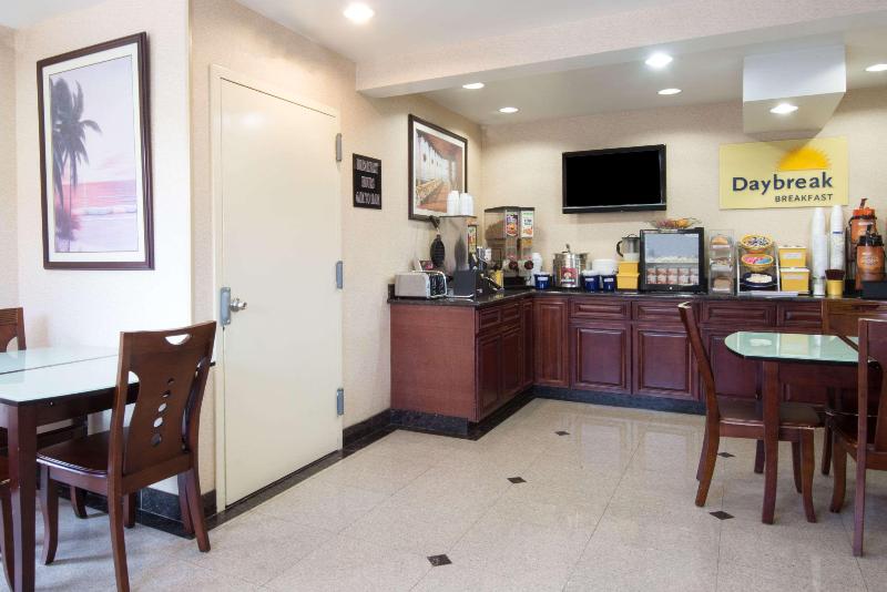 فندق Red Roof Inn Copiague