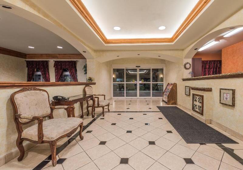 فندق Days Inn & Suites By Wyndham Cleburne Tx