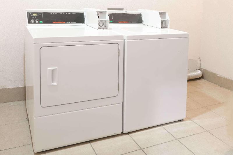 酒店 Days Inn & Suites By Wyndham Dfw Airport South Euless