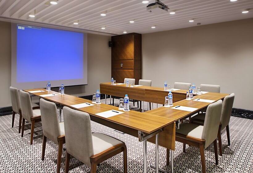 هتل Doubletree By Hilton Istanbul Avcilar