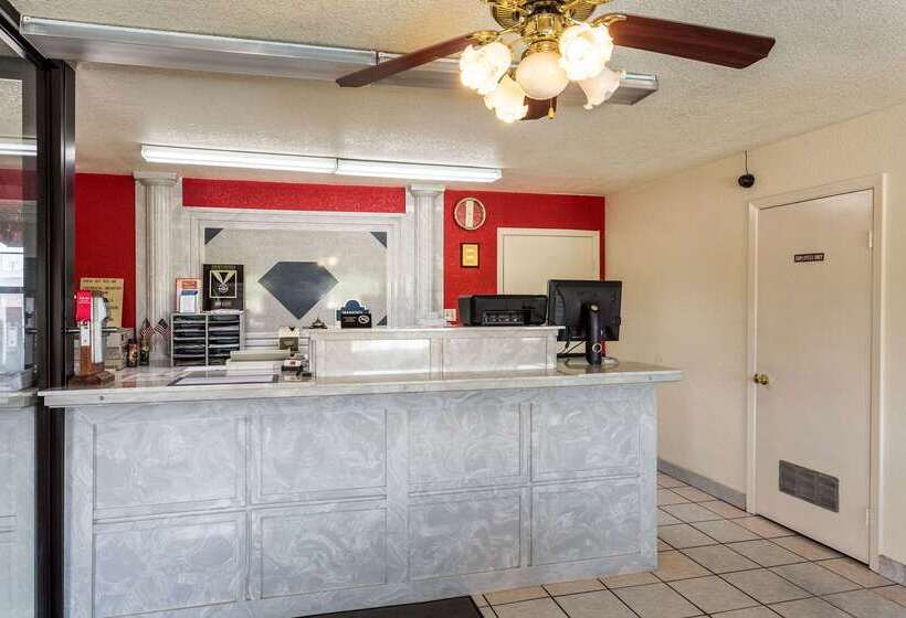 فندق Econo Lodge & Suites Brinkley