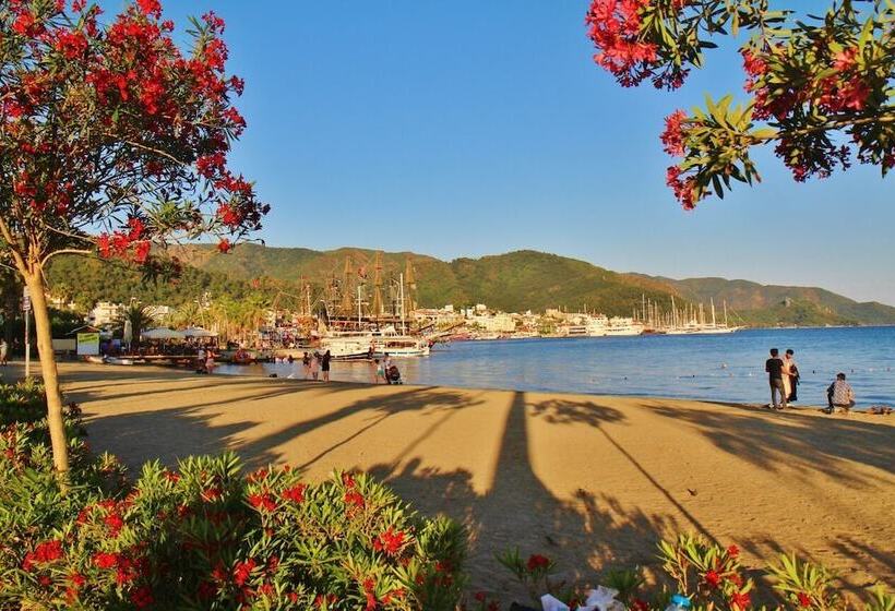 Отель George Dragon Beach