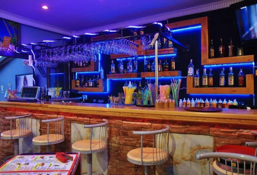 Отель George Dragon Beach