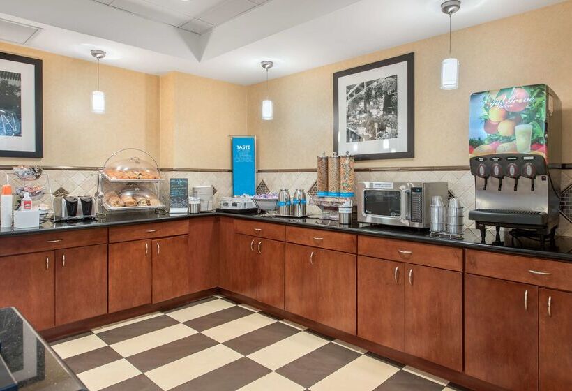 فندق Hampton Inn & Suites Arcata