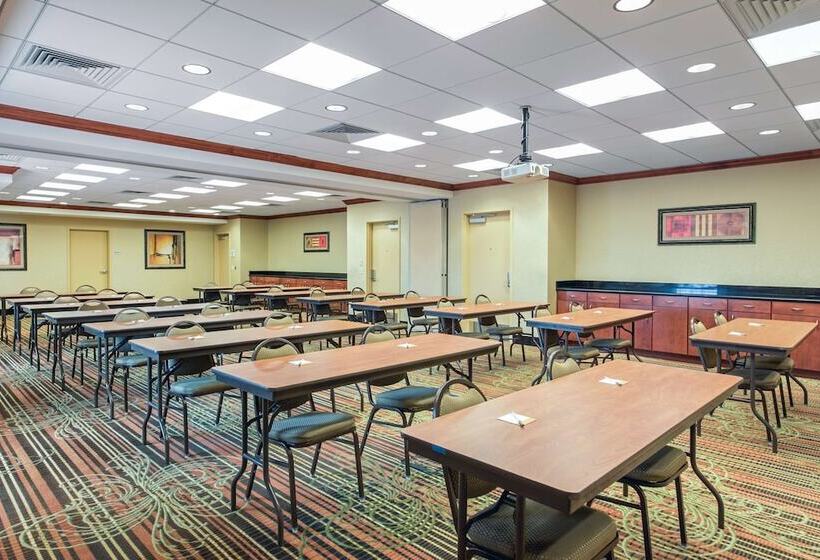 فندق Hampton Inn & Suites Arcata