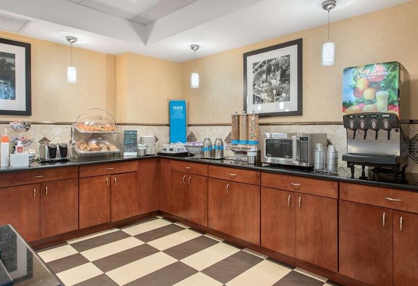 فندق Hampton Inn & Suites Arcata
