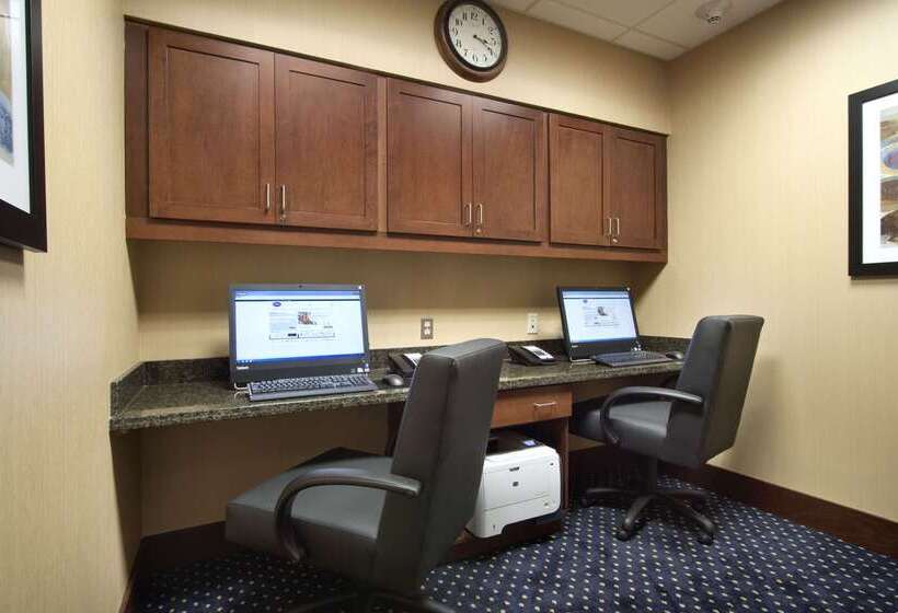 בית מלון כפרי Hampton Inn & Suites Charles Town