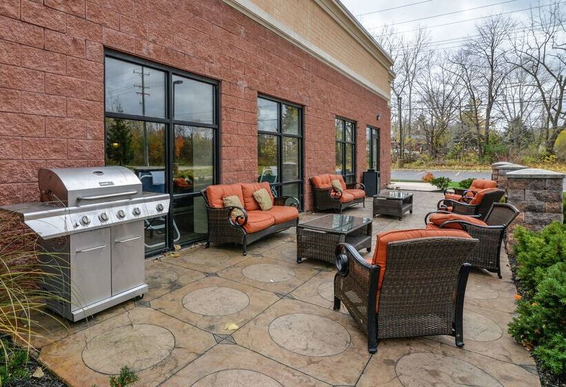 Отель Hampton Inn & Suites Detroit/chesterfield Township