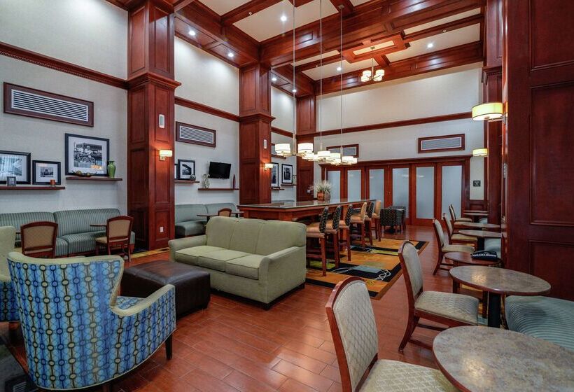 Отель Hampton Inn & Suites Detroit/chesterfield Township