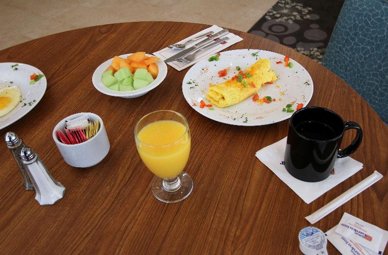 בית מלון כפרי Hilton Garden Inn Covington