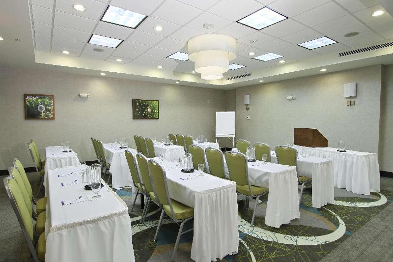 בית מלון כפרי Hilton Garden Inn Covington
