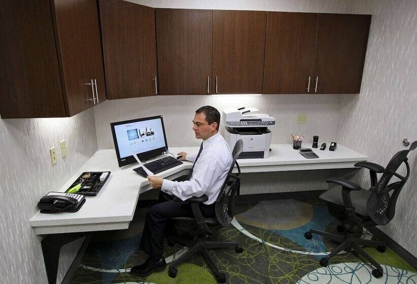 בית מלון כפרי Hilton Garden Inn Covington