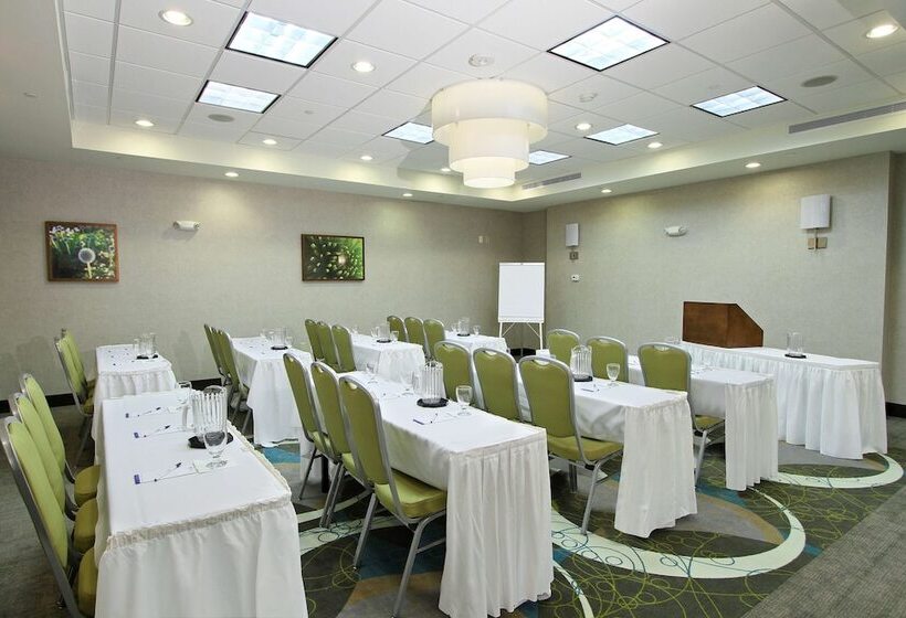 בית מלון כפרי Hilton Garden Inn Covington