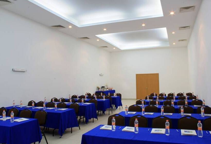 فندق Holiday Inn Express Paraiso Dos Bocas By Ihg