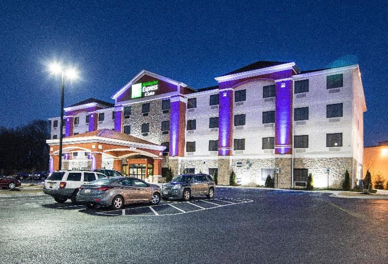 Отель Holiday Inn Express & Suites Elkton   University Area, An Ihg