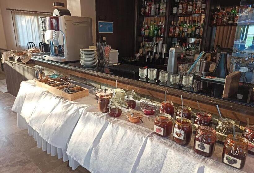 בית מלון כפרי Kalives Resort