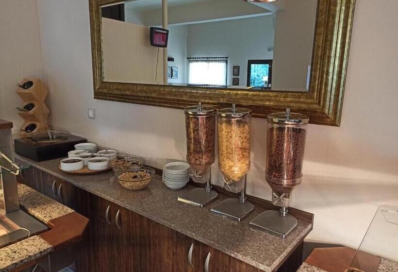 בית מלון כפרי Kalives Resort