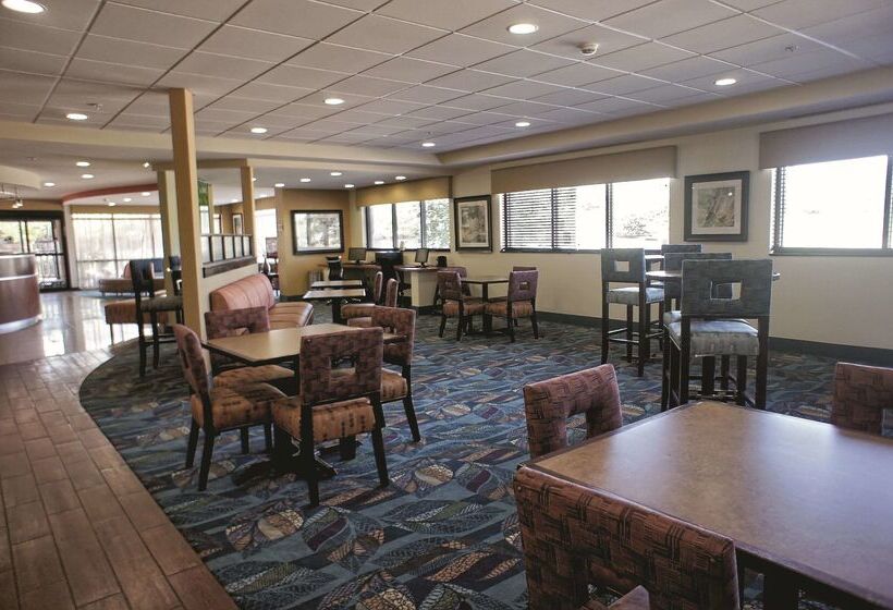 فندق La Quinta By Wyndham Edmond