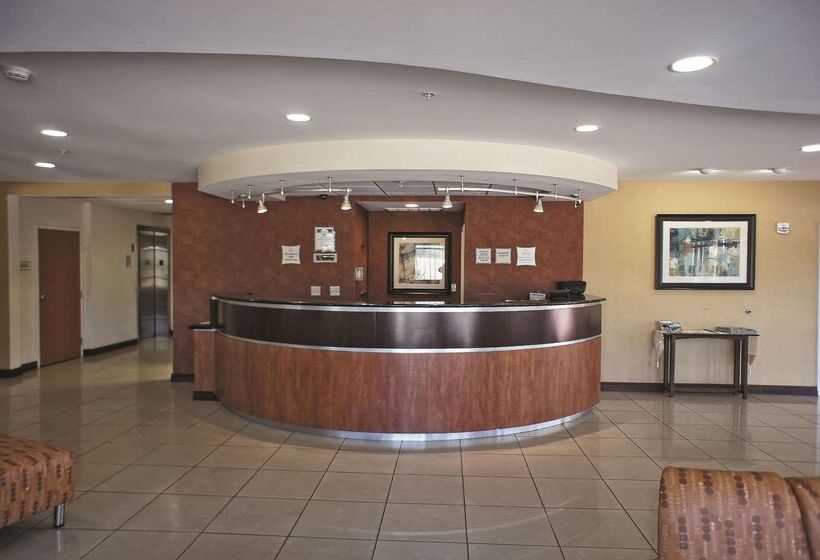 호텔 La Quinta By Wyndham Edmond