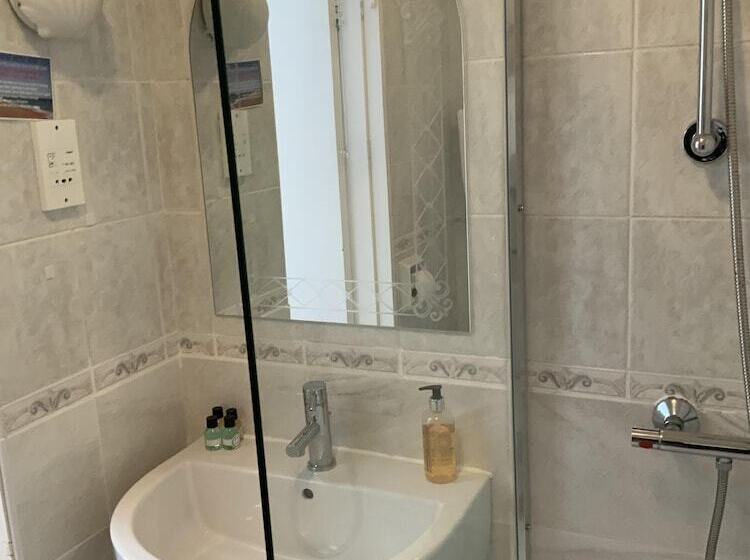 בית מלון כפרי Marina Metro