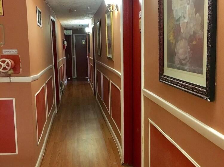 ホテル Midtown Inn