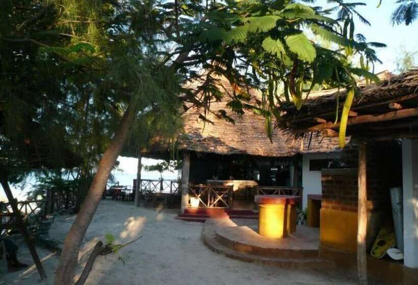 호텔 Pakachi Beach Resort &