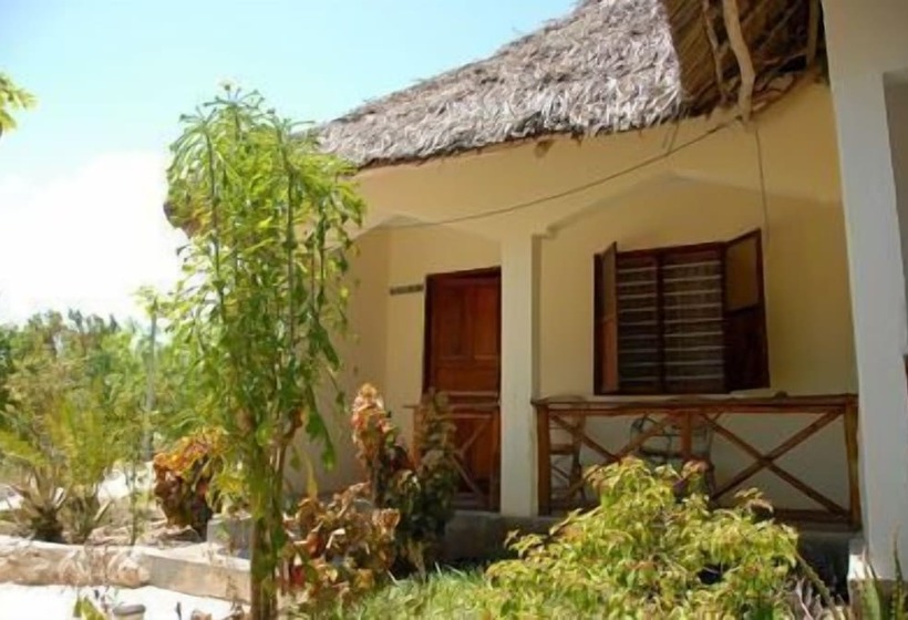 호텔 Pakachi Beach Resort &