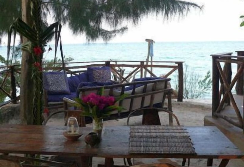 호텔 Pakachi Beach Resort &