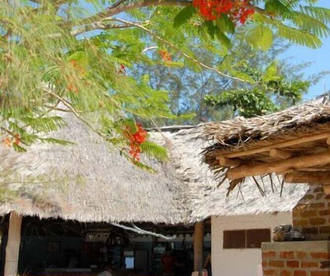 호텔 Pakachi Beach Resort &