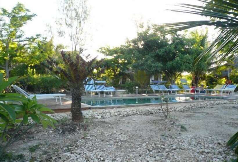 호텔 Pakachi Beach Resort &