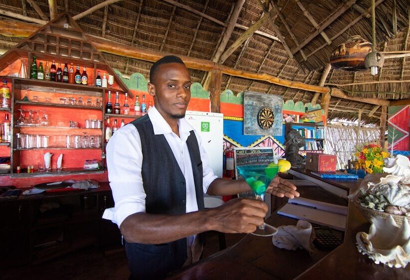 호텔 Pakachi Beach Resort &