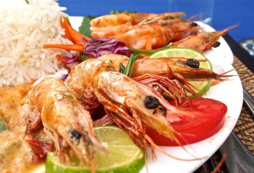 호텔 Pakachi Beach Resort &