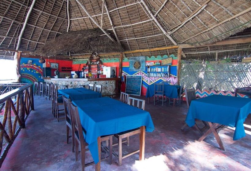 호텔 Pakachi Beach Resort &