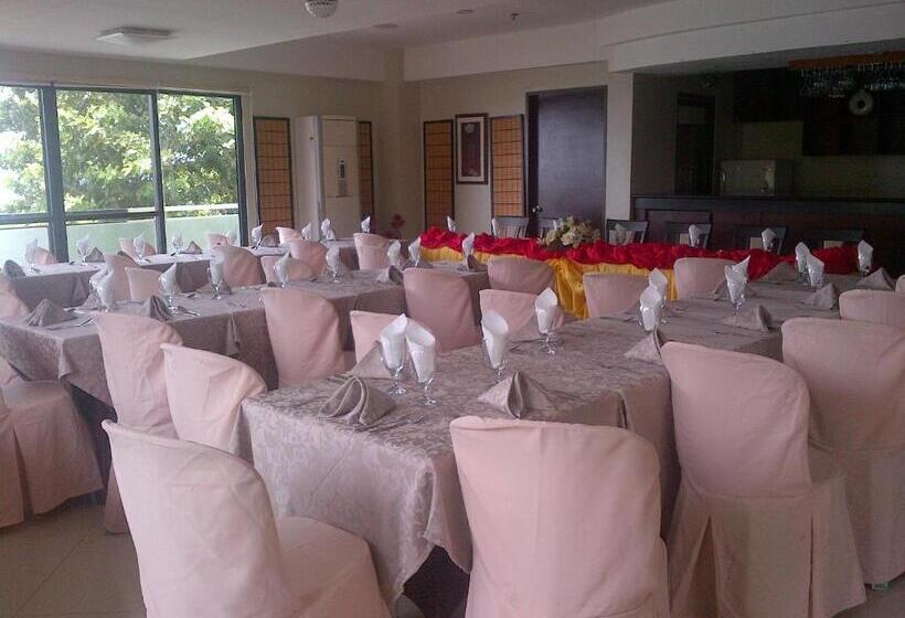 هتل Palmbeach Resort & Spa Mactan, Cebu