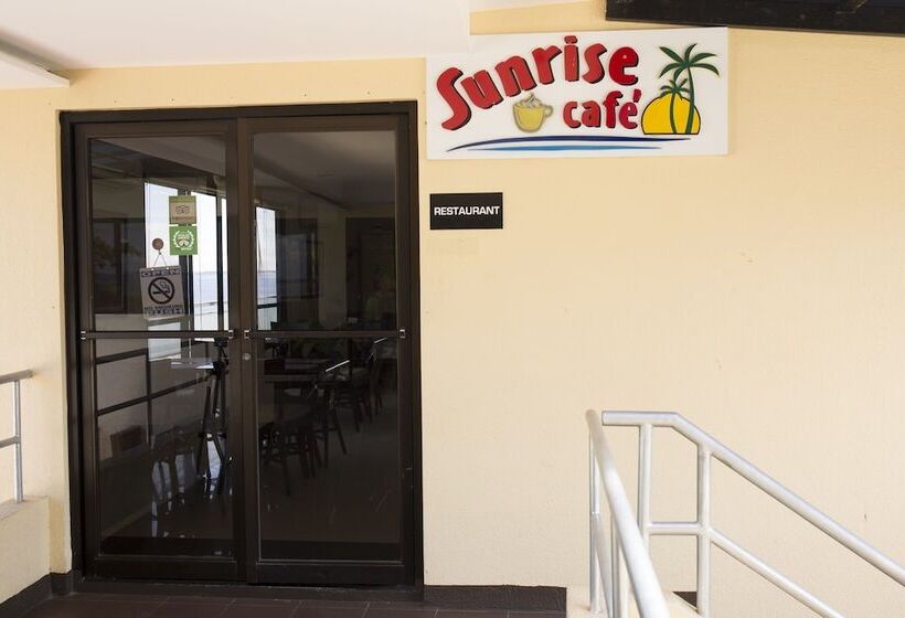 هتل Palmbeach Resort & Spa Mactan, Cebu