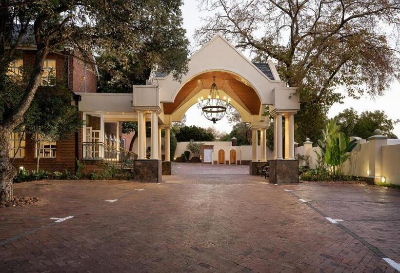 Premier Hotel Quatermain