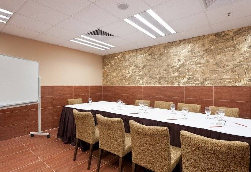 هتل Ramada Hong Kong Harbour View