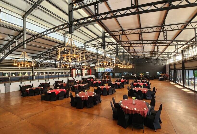 Safari Hotel & Convention Centre